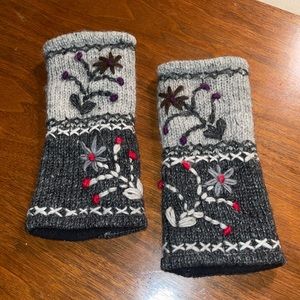 🥶❄️🇳🇵NWOT Handmade Wool  Hand warmers. Made in Nepal